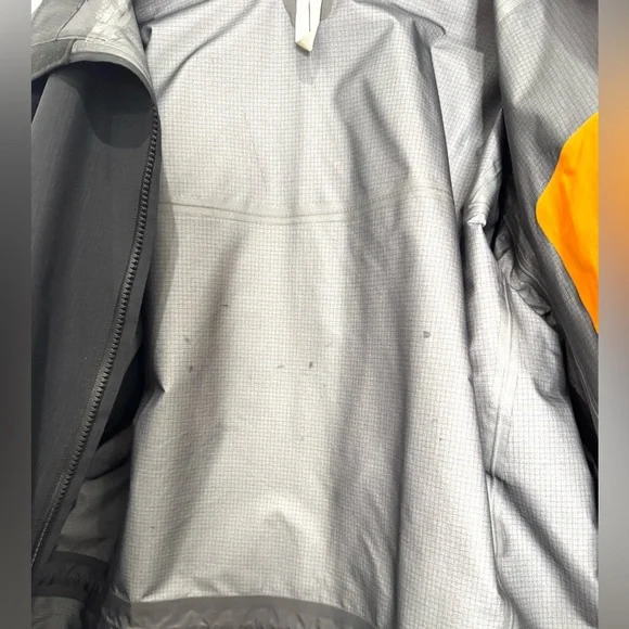 Arc'Teryx GoreTex Pro Shell Theta AR Black Jacket - Picture 9 of 11